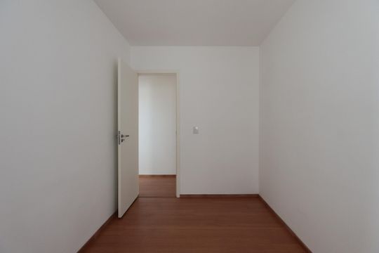 Quarto 2 de apartamento para alugar com 2 quartos, 43m² em Jardim Tres Irmaos, Taboão da Serra