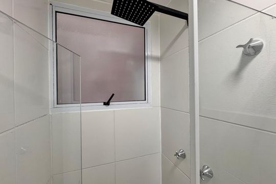 Banheiro de apartamento à venda com 2 quartos, 43m² em Vargem Pequena, Rio de Janeiro