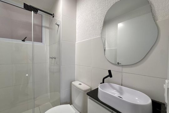 Banheiro de apartamento à venda com 2 quartos, 43m² em Vargem Pequena, Rio de Janeiro