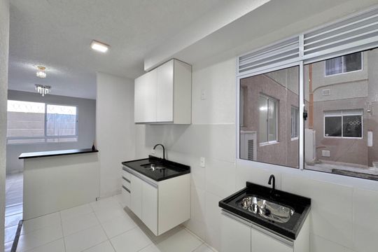 Cozinha de apartamento à venda com 2 quartos, 43m² em Vargem Pequena, Rio de Janeiro