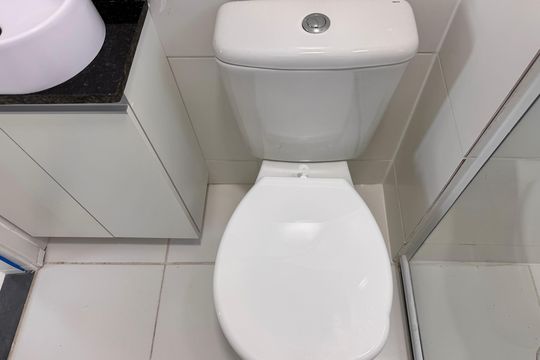 Banheiro Social de apartamento à venda com 2 quartos, 43m² em Vargem Pequena, Rio de Janeiro