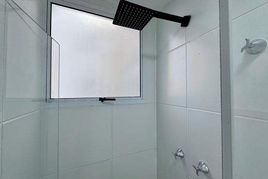 Banheiro Social de apartamento à venda com 2 quartos, 43m² em Vargem Pequena, Rio de Janeiro