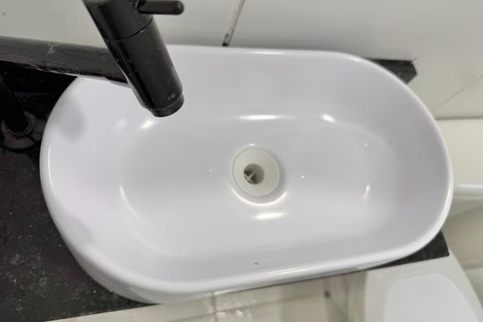 Banheiro de apartamento à venda com 2 quartos, 43m² em Vargem Pequena, Rio de Janeiro