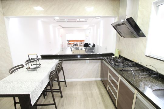 Sala / Cozinha de casa para alugar com 3 quartos, 284m² em Parque Savoy City, São Paulo