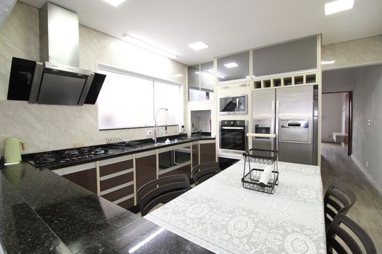 Sala / Cozinha de casa para alugar com 3 quartos, 284m² em Parque Savoy City, São Paulo