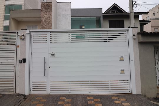 Fachada de casa à venda com 3 quartos, 200m² em Vila Marchi, São Bernardo do Campo