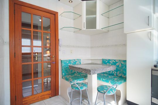 Cozinha de apartamento à venda com 2 quartos, 83m² em Morro do Espelho, São Leopoldo