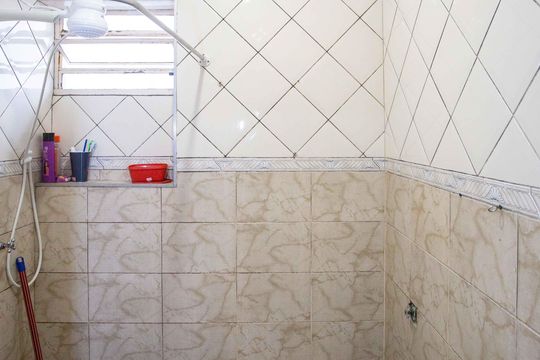 Banheiro de apartamento para alugar com 1 quarto, 48m² em Vila do Encontro, São Paulo