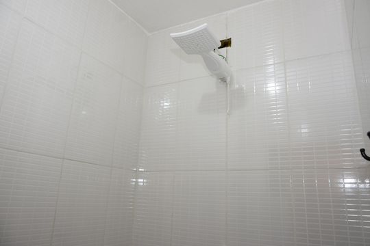 Banheiro de casa para alugar com 2 quartos, 160m² em Jardim Independência, Embu das Artes