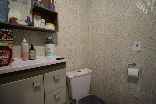 Banheiro de apartamento para alugar com 2 quartos, 44m² em Anil, Rio de Janeiro