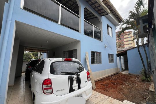 Casa à venda com 3 quartos, 280m² em Céu Azul, Belo Horizonte