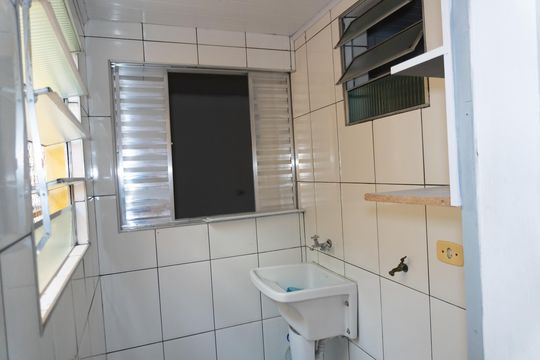 Área de serviço de casa para alugar com 2 quartos, 62m² em Vila Creti, Carapicuíba