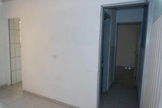 Corredor Externo de casa para alugar com 2 quartos, 62m² em Vila Creti, Carapicuíba