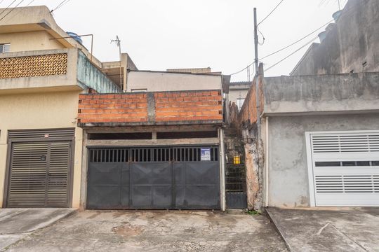Fachada + placa  de casa à venda com 2 quartos, 150m² em Centro, Diadema