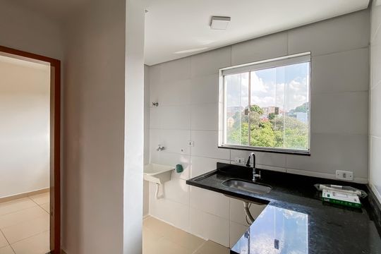 Cozinha de apartamento para alugar com 2 quartos, 40m² em Vila Santa Teresa (zona Leste), São Paulo