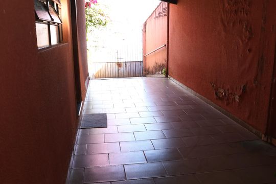Garagem de casa à venda com 3 quartos, 200m² em Setor Leste Vila Nova, Goiânia