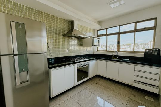 Apartamento para alugar com 3 quartos, 170m² em Paineiras, Juiz de Fora