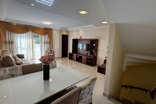 Casa à venda com 3 quartos, 225m² em Vila Metalúrgica, Santo André