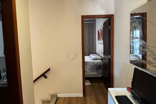 Corredor de casa à venda com 3 quartos, 225m² em Vila Metalúrgica, Santo André