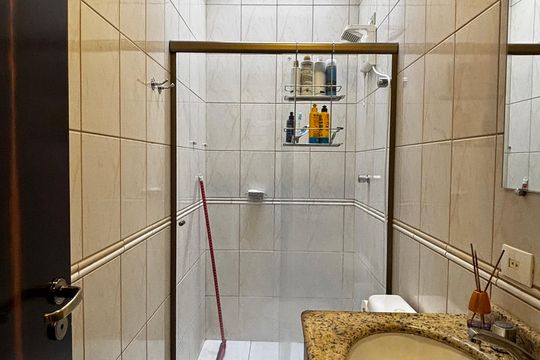 Banheiro de casa à venda com 3 quartos, 225m² em Vila Metalúrgica, Santo André