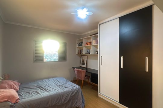 Quarto 2 de casa à venda com 3 quartos, 140m² em Parque Santana, Barueri