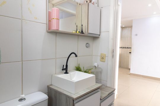Banheiro de apartamento à venda com 2 quartos, 48m² em Padre Miguel, Rio de Janeiro