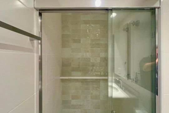 Banheiro de kitnet/studio para alugar com 1 quarto, 26m² em Pompeia, São Paulo