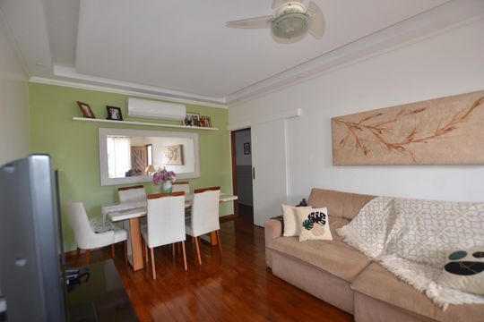 Sala de casa à venda com 3 quartos, 272m² em Vila Valqueire, Rio de Janeiro
