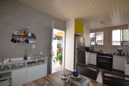 Cozinha de casa à venda com 3 quartos, 272m² em Vila Valqueire, Rio de Janeiro