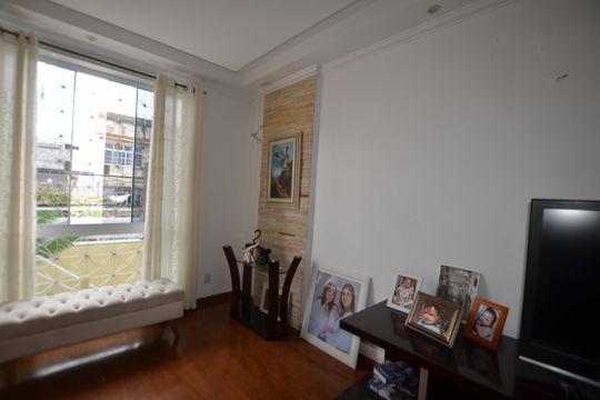 Sala de casa à venda com 3 quartos, 272m² em Vila Valqueire, Rio de Janeiro