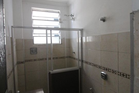 Banheiro de apartamento para alugar com 2 quartos, 38m² em Olinda, Nilópolis