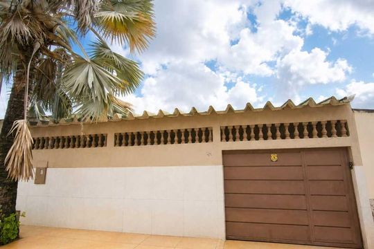 Fachada de casa à venda com 3 quartos, 220m² em Parque Atheneu, Goiânia