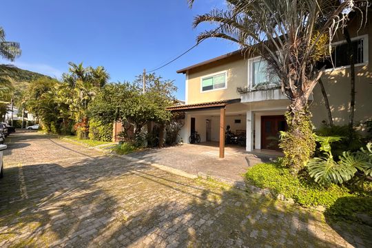 Fachada de casa de condomínio à venda com 4 quartos, 360m² em Vargem Grande, Rio de Janeiro