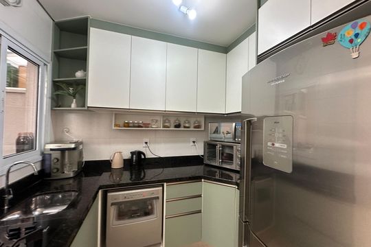 Cozinha de casa de condomínio à venda com 2 quartos, 57m² em Chácaras São Luís, Barueri