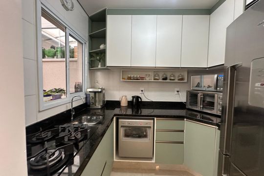 Cozinha de casa de condomínio à venda com 2 quartos, 57m² em Chácaras São Luís, Barueri