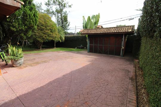 Garagem de casa para alugar com 5 quartos, 1500m² em Jardim Uira, São José dos Campos