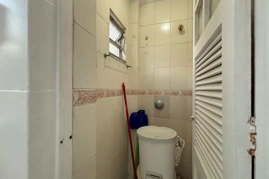 Área de serviço - banheiro de apartamento à venda com 2 quartos, 70m² em Botafogo, Rio de Janeiro