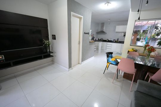 Casa à venda com 3 quartos, 200m² em Vila Bela, Goiânia