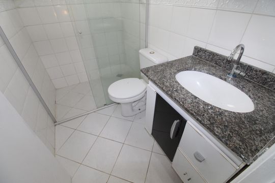 Banheiro de casa de condomínio para alugar com 2 quartos, 60m² em Parque dos Ipes, São José dos Campos