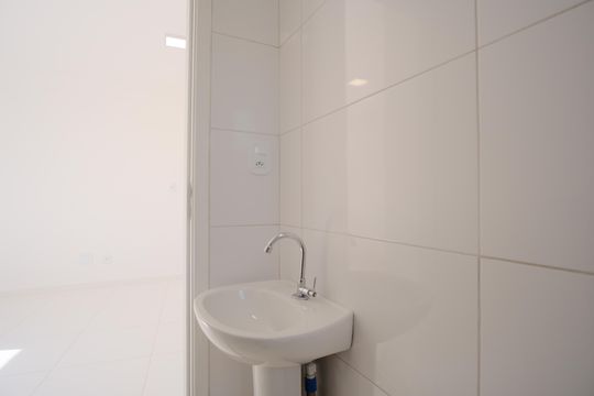 Banheiro de apartamento para alugar com 2 quartos, 36m² em Cidade Mãe do Céu, São Paulo