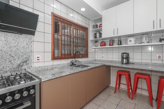 Cozinha de casa à venda com 3 quartos, 230m² em Vila Ipiranga, Porto Alegre