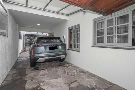 Garagem de casa à venda com 3 quartos, 230m² em Vila Ipiranga, Porto Alegre