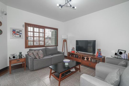 Sala de TV de casa à venda com 3 quartos, 230m² em Vila Ipiranga, Porto Alegre