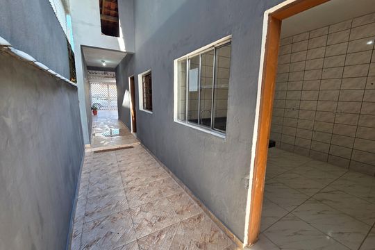 Quintal de casa para alugar com 3 quartos, 2m² em Jardim Melvi, Praia Grande