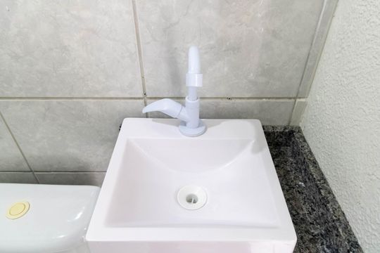 Banheiro de apartamento para alugar com 2 quartos, 57m² em Paciência, Rio de Janeiro