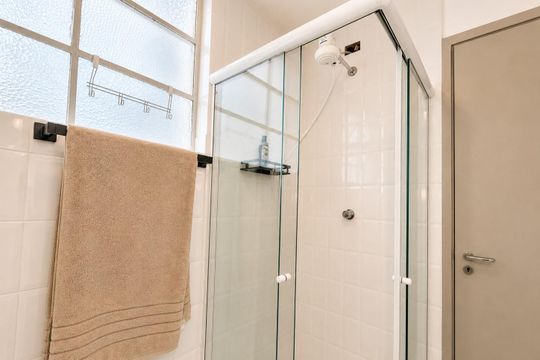 Banheiro de kitnet/studio à venda com 1 quarto, 41m² em Cerqueira César, São Paulo