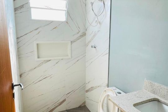 Banheiro da suíte  de casa para alugar com 2 quartos, 60m² em Aguassai, Cotia