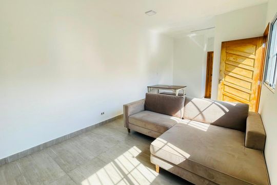 Sala de casa para alugar com 2 quartos, 60m² em Aguassai, Cotia