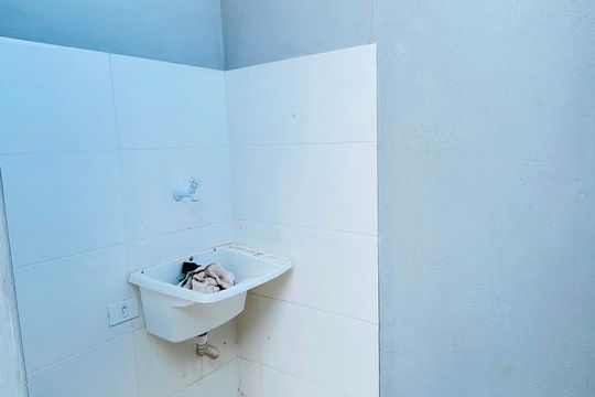 Área de Serviço de casa para alugar com 2 quartos, 60m² em Aguassai, Cotia