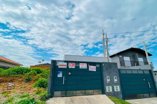 Fachada de casa para alugar com 2 quartos, 60m² em Aguassai, Cotia